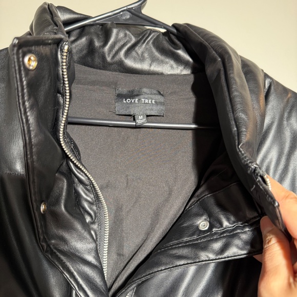 🔥 Love Tree Faux Leather Cropped Puffer Jacket – Size M – Black - Picture 4 of 4